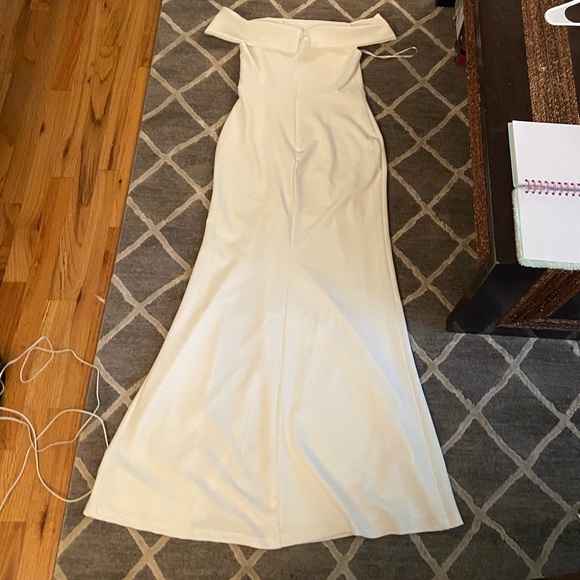 Off the shoulder wedding dress with hair clip - Picture 4 of 11